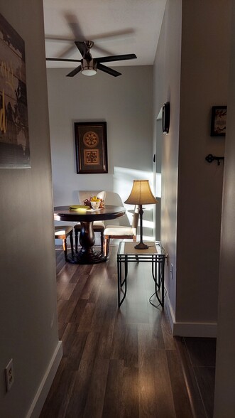 Building Photo - 92 Oak St