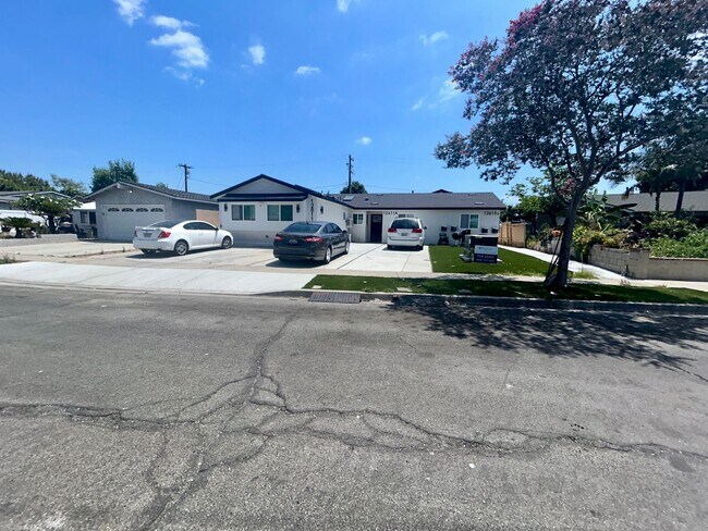 Building Photo - Spacious 3bed 2bath House for Rent in Garden Grove