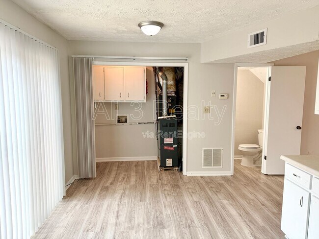 Building Photo - 121 Jackson Dr