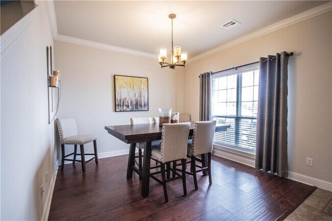 Building Photo - 612 SW 5th St