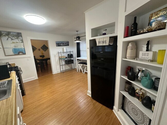 Building Photo - Charming 1 Bedroom, 1 Bath Furnished Or Unfurnished Home Available for Rent with Flexible Lease T...