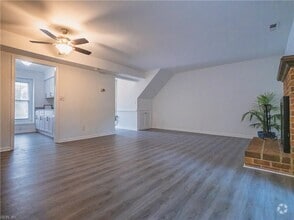 Building Photo - 2407 Rennie Dr