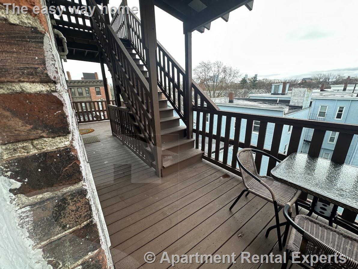 Building Photo - 1056 Cambridge St