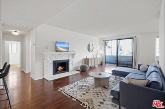 Building Photo - 310 Tahiti Way