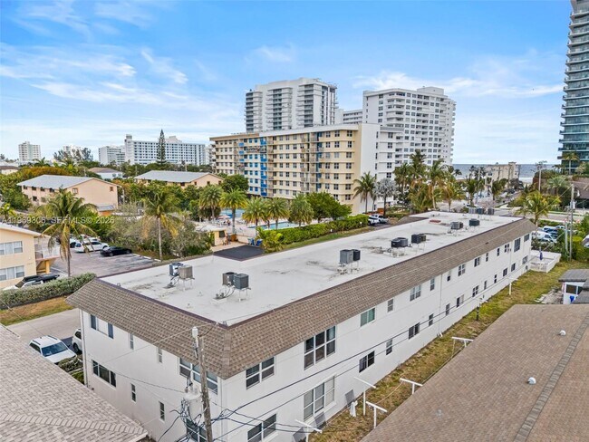 Building Photo - 3220 NE 10th St