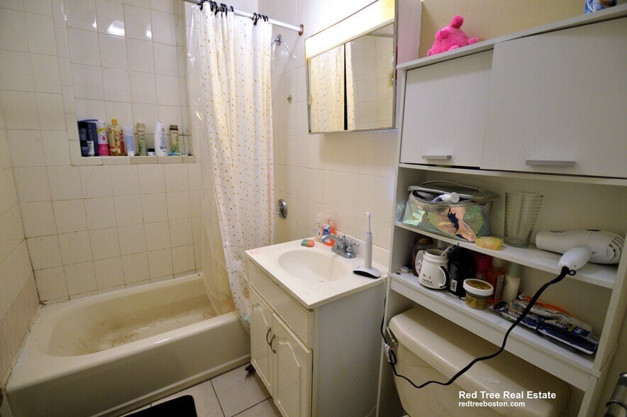 Building Photo - 328 Saint Paul St