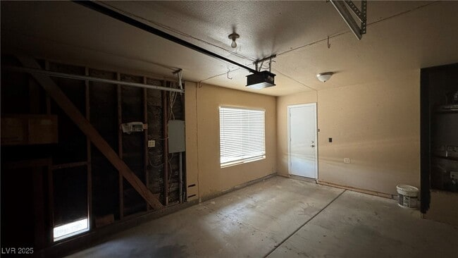 Building Photo - 4754 Willow Crest Ave