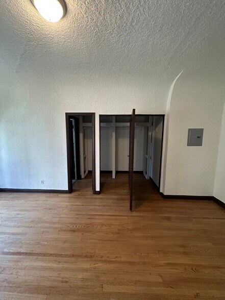Building Photo - 367 N Orange Grove Ave