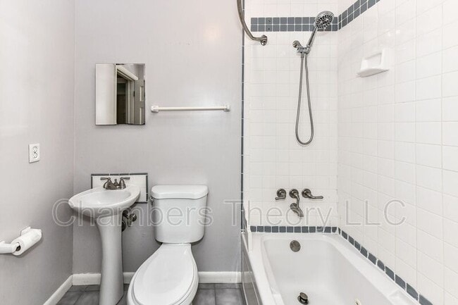 Building Photo - 306 S Wayne St