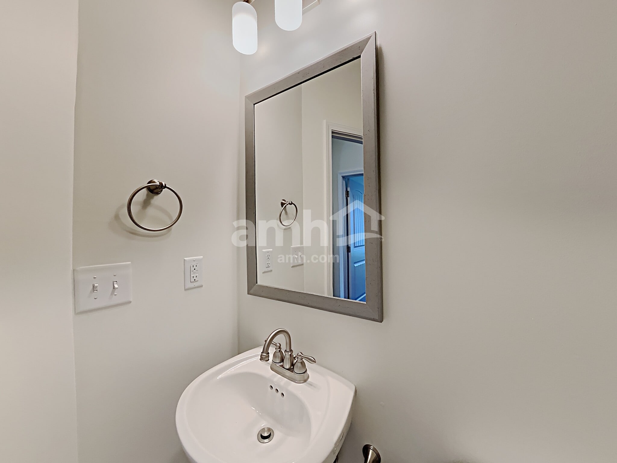 Building Photo - 2312 Pathfinder Dr