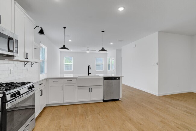 Building Photo - 8438 Bay Rdg Cir