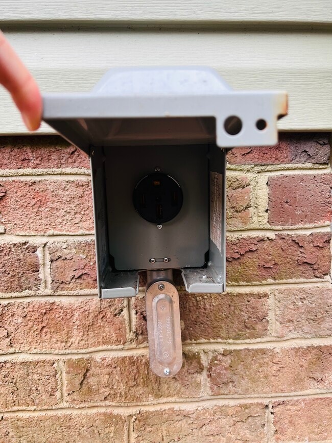 Building Photo - 516 Brent Rd