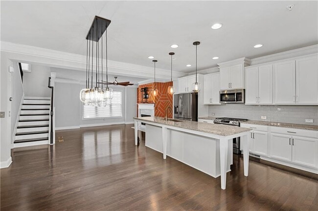 Building Photo - 6428 Brookside Blvd