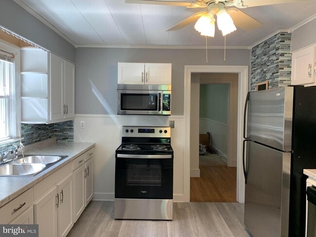 Building Photo - 1009 Tyler Ave