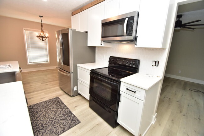 Building Photo - 3805 Wedgewood Ct