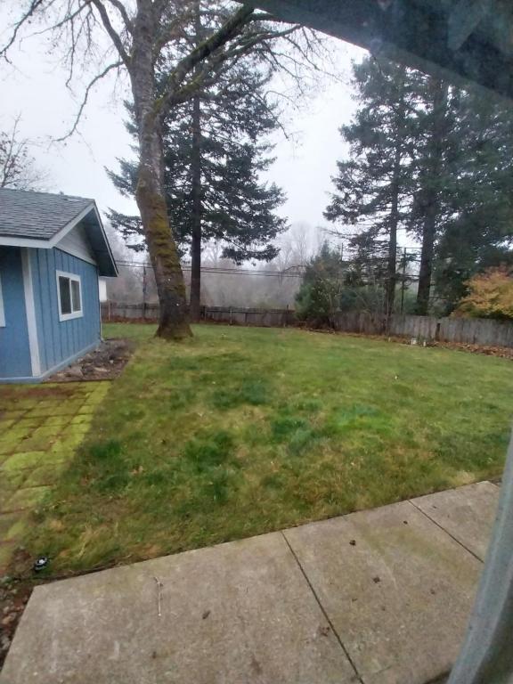 Building Photo - 650 Caves Hwy