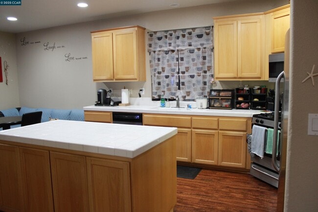 Building Photo - 100 Copper Beech Glen