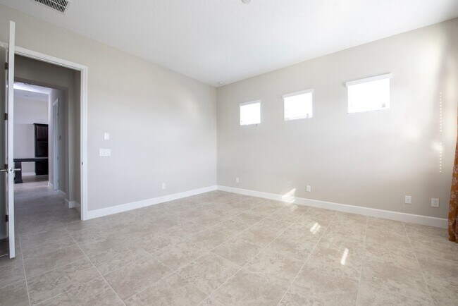 Building Photo - Modern 2 bedroom, 2 bath Townhouse with Bonus Room in the Laureate Park Community of Lake Nona.