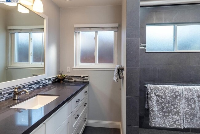 Building Photo - 833 Catalina Dr