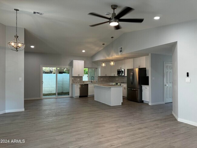 Building Photo - 514 W Fellars Dr