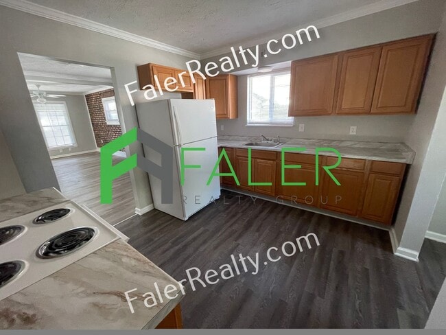 Building Photo - Spotless 2-Bedroom Updated Home