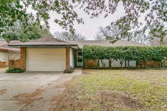 Building Photo - 5400 Dunson Dr