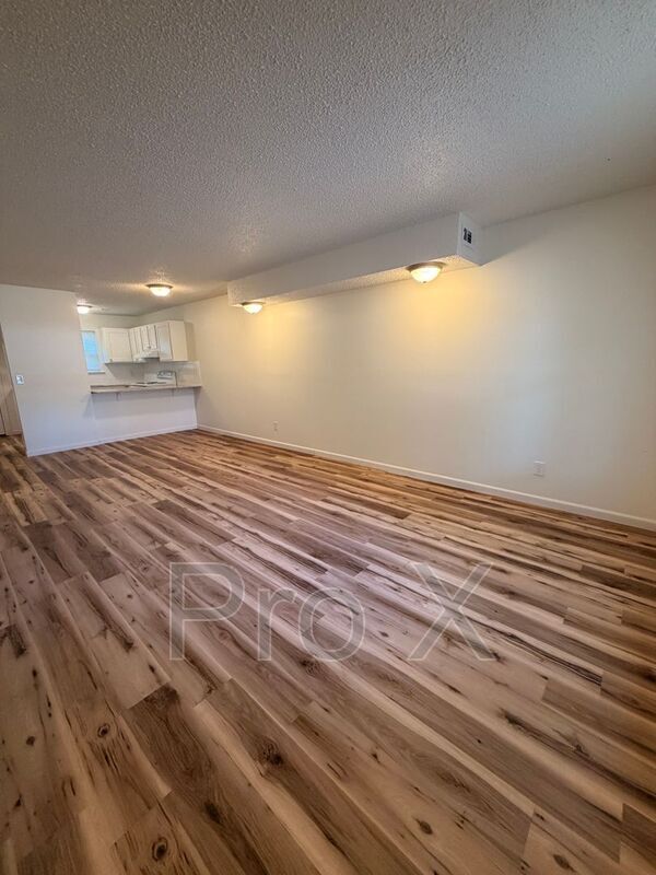 Building Photo - 504 N Betty Jo Dr