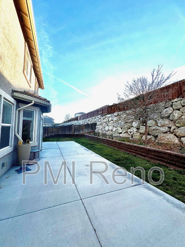 Building Photo - 1720 Oak Dr