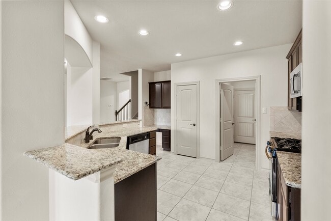 Building Photo - 2026 Argos Dr