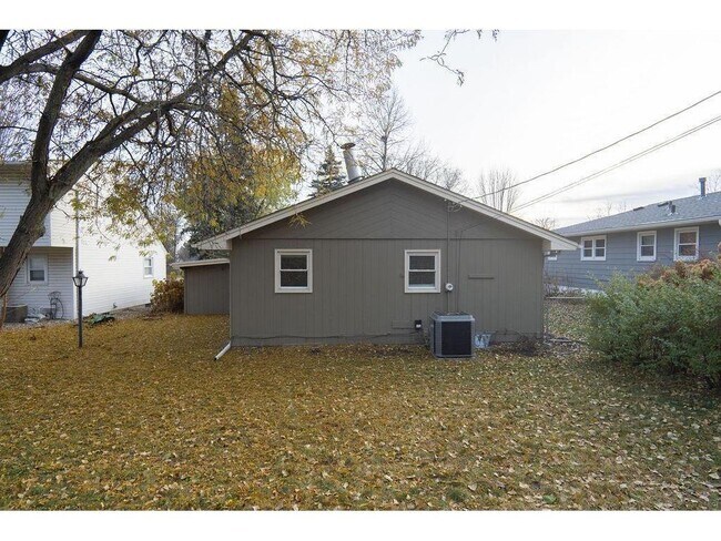 Building Photo - 6418 Knoll St