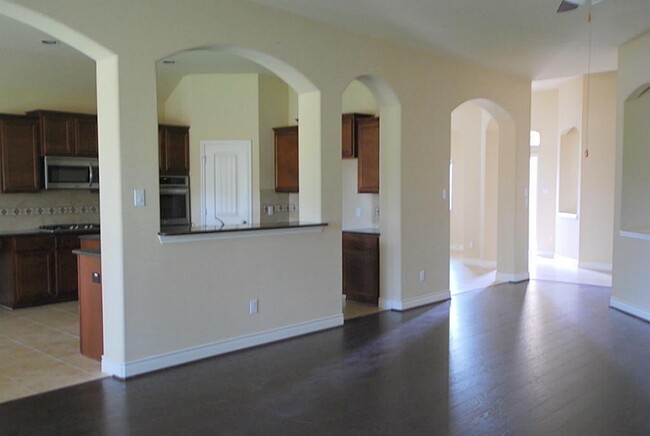 Building Photo - 5623 S Denham Ridge Ln