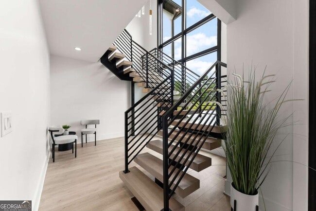 Building Photo - 151 S Pointe Dr