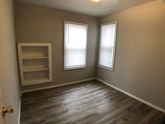 Building Photo - 2 bedroom duplex in Niles
