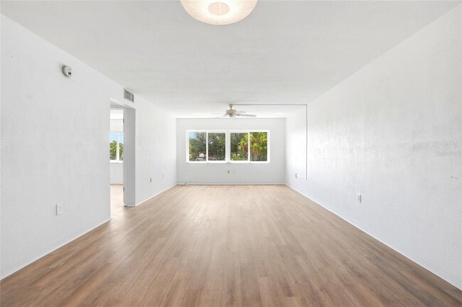 Building Photo - 4570 Overlook Dr NE