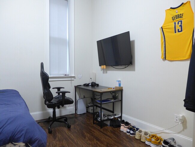 Building Photo - 1906 Washington St