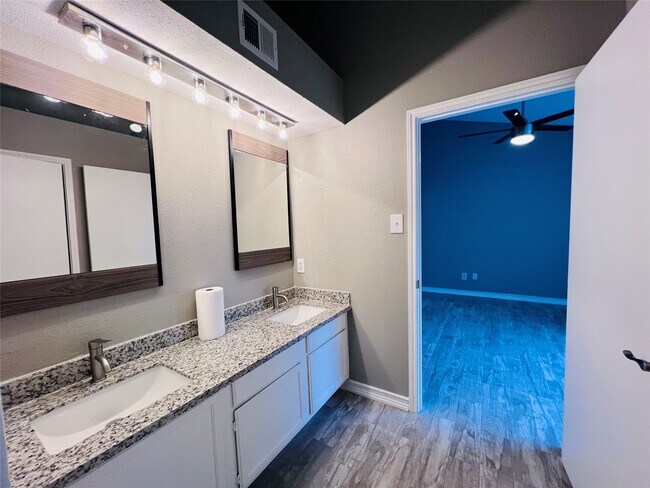 Building Photo - 2121 El Paseo St