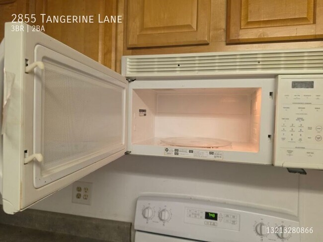 Building Photo - 2855 Tangerine Ln