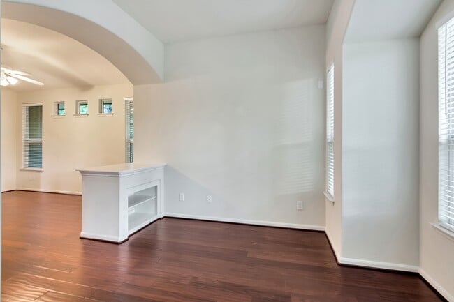 Building Photo - 31 Middle Gate Pl