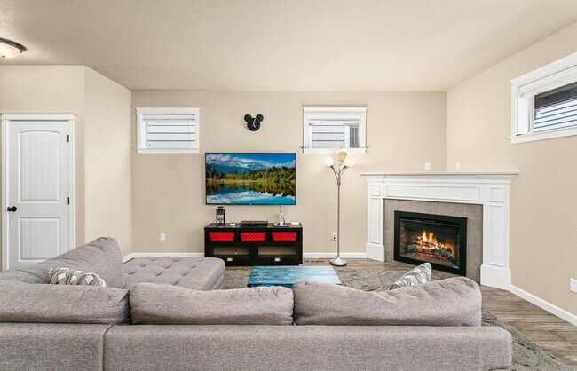 Building Photo - 2833 25th Ave