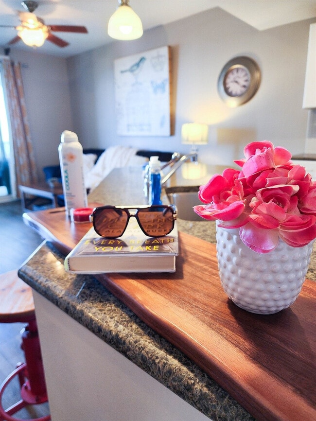 Building Photo - 11800 Front Beach Rd