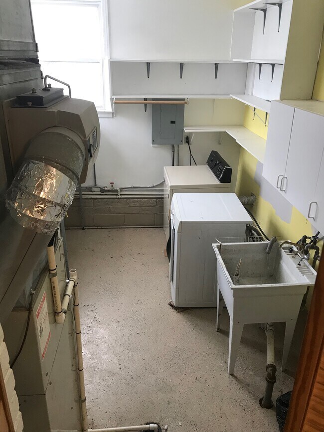 Building Photo - 2326 Barrett Ave