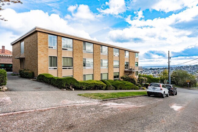 Building Photo - Lake Terrace