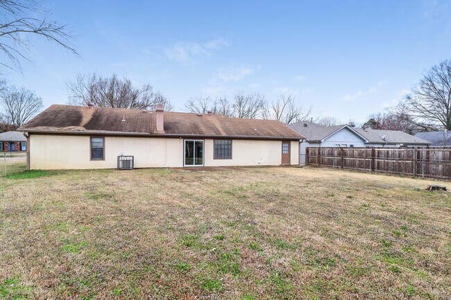 Building Photo - 3902 Clover Hill Dr