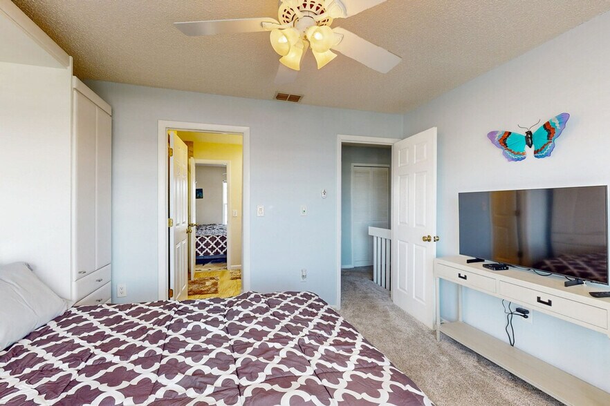 Building Photo - 65 Marco Villas E