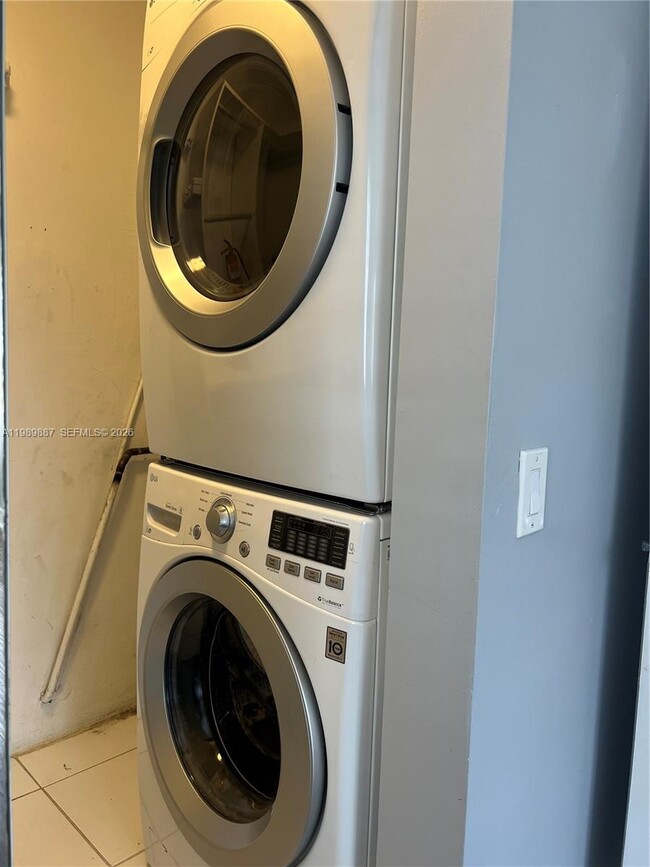 Building Photo - 2713 Sherman St