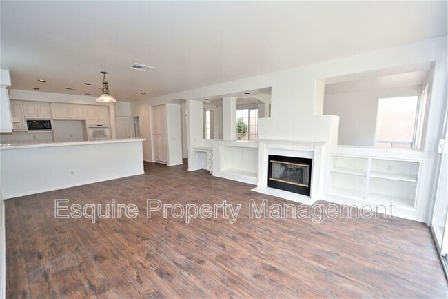 Building Photo - 2861 Golf Villa Way