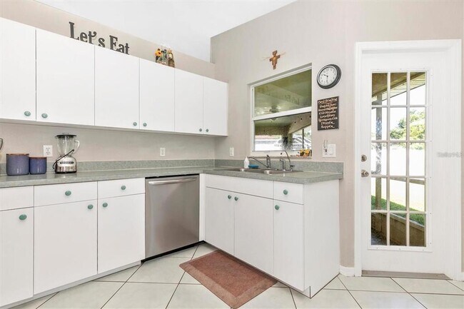 Building Photo - 4382 Sunburst Ave
