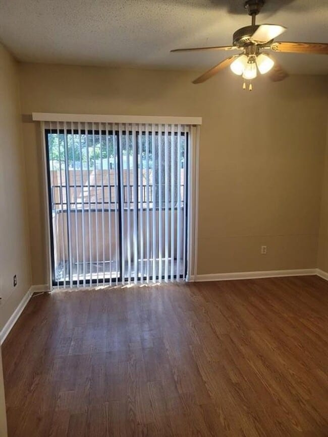 Building Photo - West campus 1 bed condo just 2 blocks from UT
