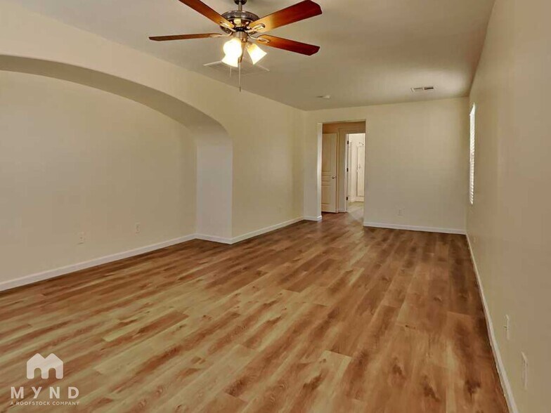 Building Photo - 1635 S Starling Dr