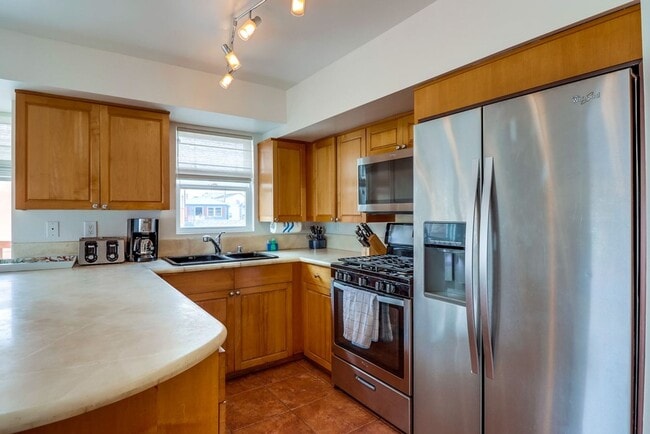 Building Photo - Private Rooftop Deck South Mission Beach